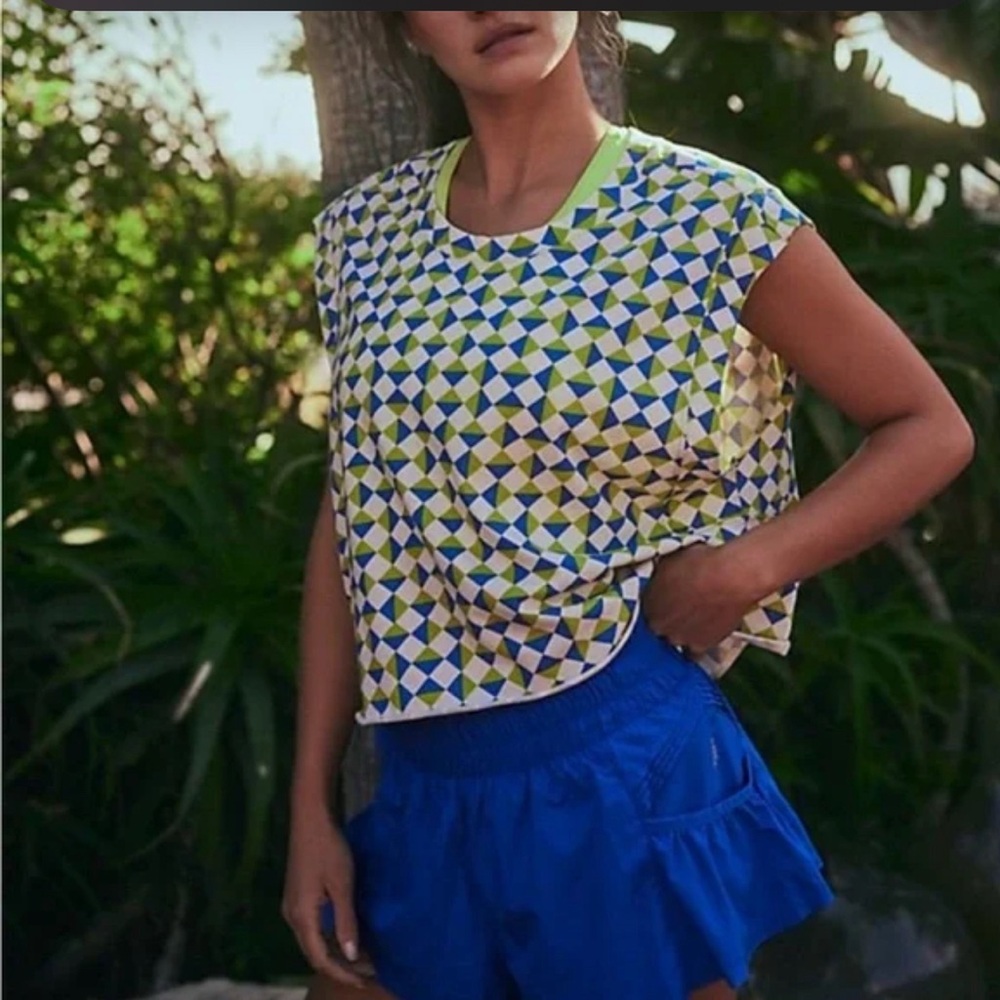 NWOT FREE PEOPLE MOVEMENT INSPIRED PRINTED TOP SIZE MEDIUM COLOR GREEN/ BLUE
